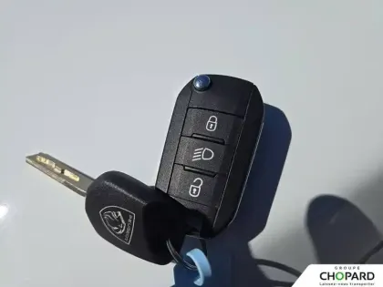 Photo 20 Peugeot 208  Hybrid 100 e-DCS6
