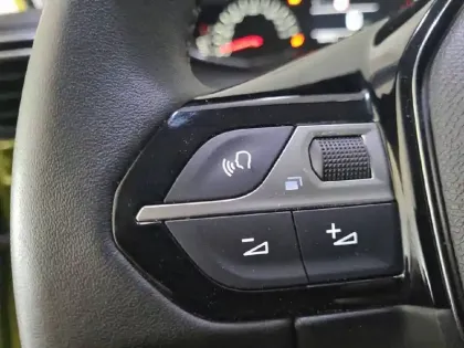 Photo 23 Peugeot 208  PureTech 100 S&S BVM6