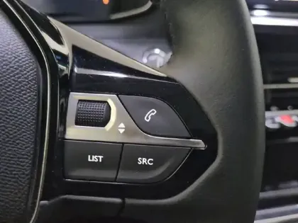 Photo 26 Peugeot 208  PureTech 100 S&S BVM6