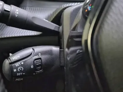 Photo 23 Peugeot 208  PureTech 100 S&S BVM6