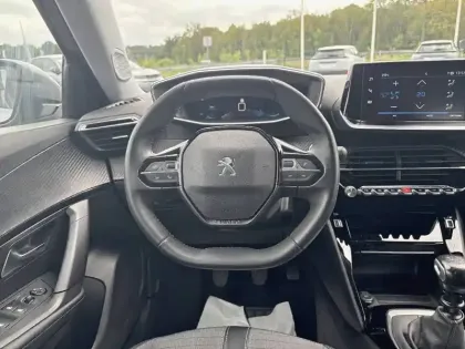 Photo 8 Peugeot 2008  PureTech 100 S&S BVM6