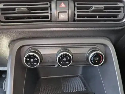 Photo 14 Citroën C3  Turbo 100 ch BVM6