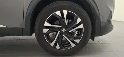 Photo 8 Peugeot 2008  PureTech 130 S&S EAT8