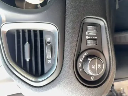 Photo 43 Jeep Renegade  1.6 l MultiJet 120 ch BVR6