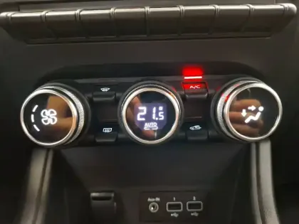 Photo 30 Renault Captur  E-Tech full hybrid 145