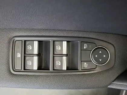 Photo 15 Renault Captur  E-Tech full hybrid 145