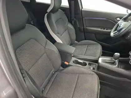 Photo 8 Renault Captur  E-Tech full hybrid 145