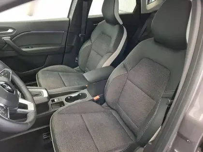 Photo 10 Renault Captur  E-Tech full hybrid 145