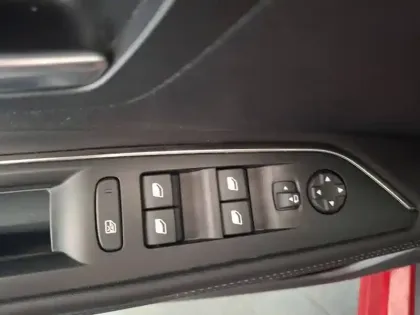 Photo 16 Peugeot 3008  Hybrid 180 e-EAT8