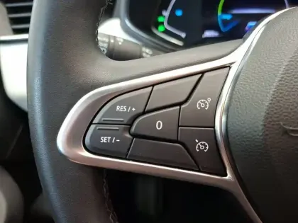 Photo 34 Renault Clio  E-Tech full hybrid 145