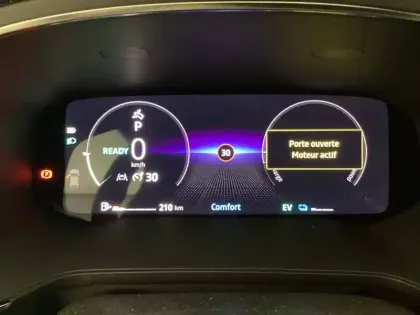 Photo 13 Renault Captur  E-Tech full hybrid 160 ch