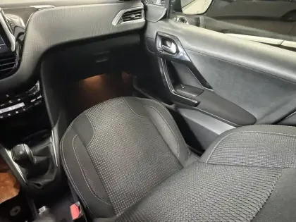 Photo 6 Peugeot 208  1.2 PureTech 82ch BVM5