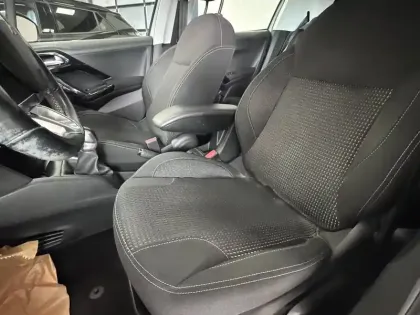 Photo 8 Peugeot 208  1.2 PureTech 82ch BVM5