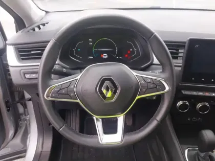 Photo 11 Renault Captur  E-Tech full hybrid 145