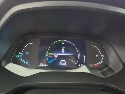Photo 35 Renault Captur  E-Tech full hybrid 145