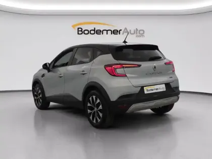 Photo 17 Renault Captur  E-Tech full hybrid 145
