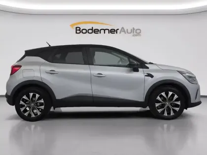 Photo 20 Renault Captur  E-Tech full hybrid 145