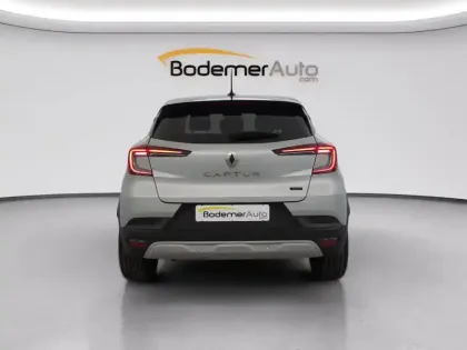 Photo 18 Renault Captur  E-Tech full hybrid 145