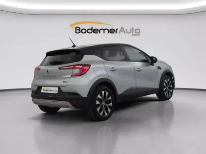 Photo 19 Renault Captur  E-Tech full hybrid 145