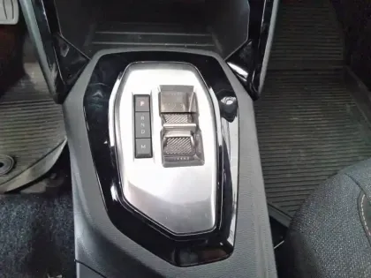 Photo 33 Peugeot 2008  Hybrid 145 e-DCS6