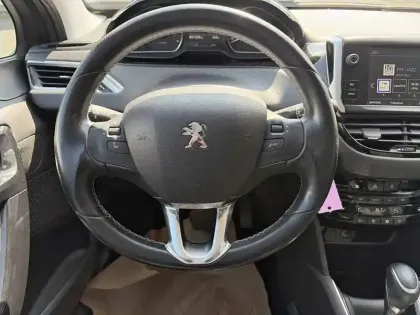 Photo 8 Peugeot 208  PureTech 110ch S&S EAT6