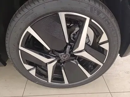 Photo 44 Peugeot 208  Hybrid 145 ch e-DCS6