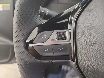 Photo 53 Peugeot 208  Hybrid 145 ch e-DCS6