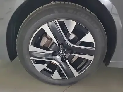 Photo 12 Peugeot 208  PureTech 100 S&S BVM6