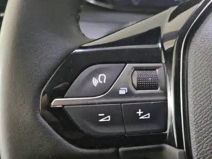 Photo 26 Peugeot 208  PureTech 100 S&S BVM6