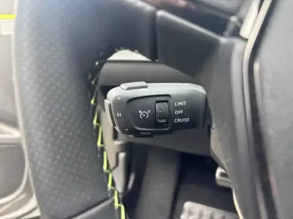 Photo 18 Peugeot 2008  Hybrid 145 e-DCS6