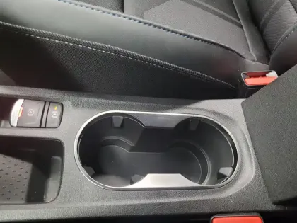 Photo 43 Renault Captur  E-Tech full hybrid 160 ch