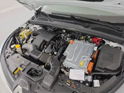 Photo 24 Renault Clio  SOCIETE E-TECH 140 - 21N