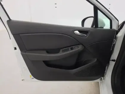 Photo 41 Renault Clio  SOCIETE E-TECH 140 - 21N