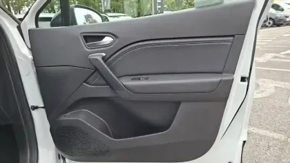 Photo 36 Renault Captur  E-Tech full hybrid 145