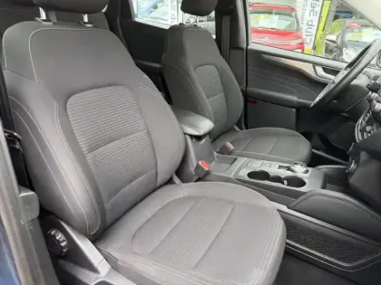 Photo 10 Ford Kuga  2.5 Duratec 190ch FHEV E85 Titanium BVA