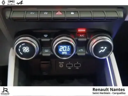 Photo 8 Renault Clio  1.6 E-Tech hybride 145ch Techno