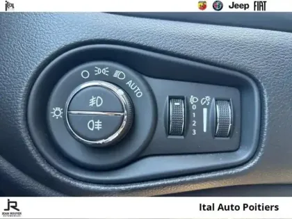 Photo 12 Jeep Renegade  1.5 Turbo T4 130CH eHybrid 130CH LIMITED