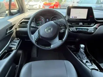 Photo 15 Toyota C-HR  2.0 Hybride 184ch Collection E-CVT