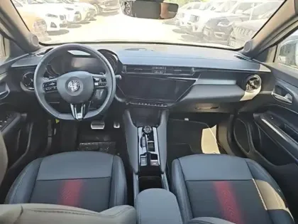 Photo 7 Alfa Romeo Junior  1.2 Ibrida 136ch Premium DCT6