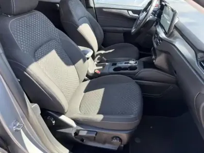 Photo 10 Ford Kuga  2.5 Duratec 180ch Hybrid FlexiFuel Titanium Powershift