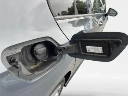 Photo 9 Volkswagen Golf  1.5 eTSI EVO2 150ch R-Line DSG7
