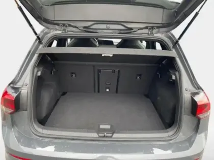 Photo 8 Volkswagen Golf  1.5 eTSI EVO2 150ch R-Line DSG7