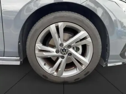 Photo 10 Volkswagen Golf  1.5 eTSI EVO2 150ch R-Line DSG7