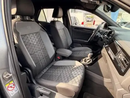 Photo 6 Volkswagen T-roc  1.5 TSI Evo2 150ch R-Line DSG7