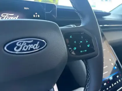 Photo 20 Ford Explorer 170ch Standard Range 52kWh Pack Premium RWD