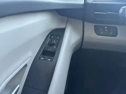 Photo 5 Ford Explorer 170ch Standard Range 52kWh Pack Premium RWD