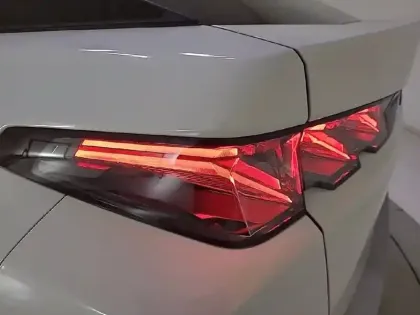 Photo 39 Peugeot 3008  Electrique 210 ch 73 kWh