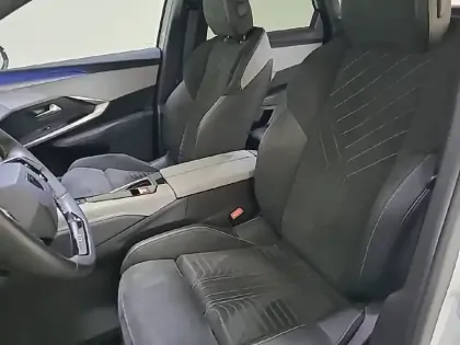 Photo 33 Peugeot 3008  Electrique 210 ch 73 kWh
