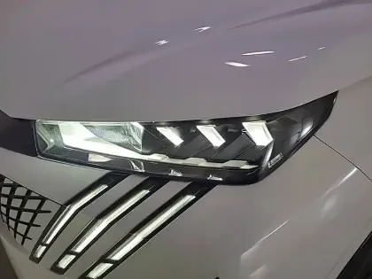 Photo 38 Peugeot 3008  Electrique 210 ch 73 kWh