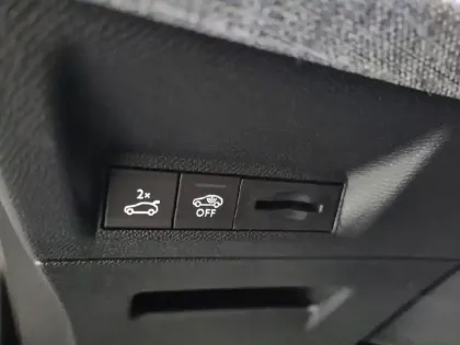 Photo 51 Peugeot 3008  Electrique 210 ch 73 kWh